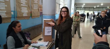 Jimena López, emitió su voto en la escuela número 2 de nuestra ciudad