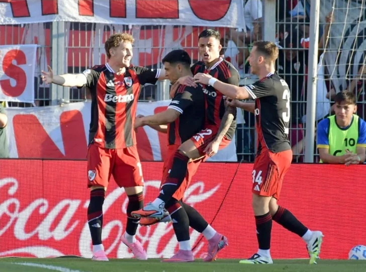 River venció a Racing con gol de Salas y pasó a semifinales
