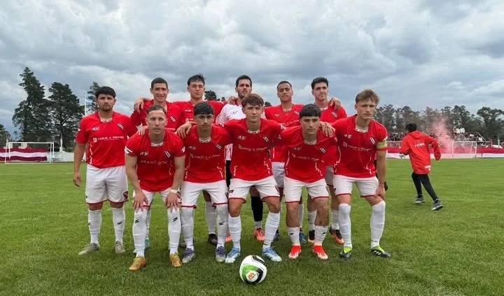 Independiente (L) goleó a Defensores JNF y quedó a dos puntos del líder