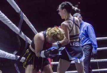 Noche de sábado a pleno boxeo en el Polideportivo Municipal