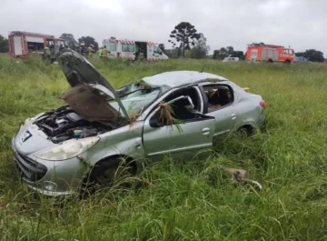 Grave siniestro en Ruta 226: Vuelco, ocupante despedido y choque en cadena.