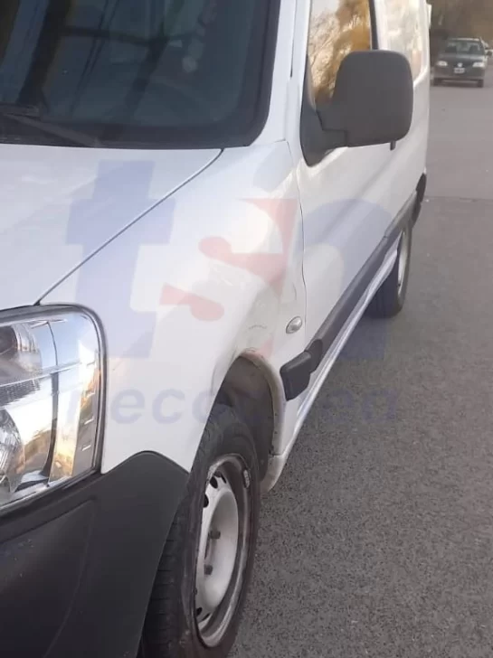 Chocó una camioneta y se dio a la fuga