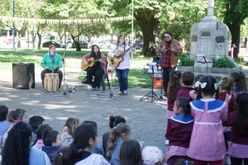 Con notable éxito se realizó en la Plaza Rochas la 3ra edición de la Maratón de Lectura