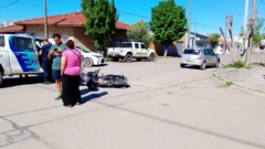 Accidente en calle 50 y 73: una motociclista resultó lesionada