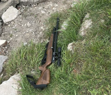 Interceptan a un hombre que cazaba en la ribera del Río Quequén