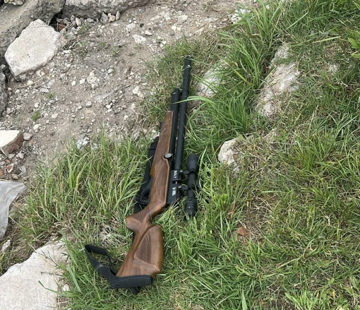 Interceptan a un hombre que cazaba en la ribera del Río Quequén