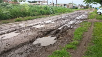 Vecinos de Quequén exigen arreglos urgentes: el mal estado de las calles las vuelve intransitables con la lluvia