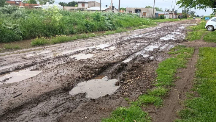 Vecinos de Quequén exigen arreglos urgentes: el mal estado de las calles las vuelve intransitables con la lluvia