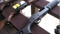 Se hizo un allanamiento por amenazas y secuestraron armas en 85 al 3500