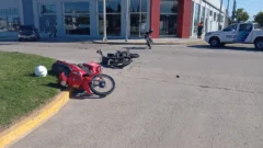 Dos motociclistas hospitalizados tras un choque