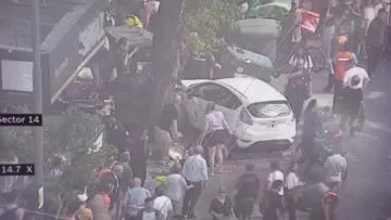 Video: un auto atropelló a varios peatones en pleno centro de Córdoba