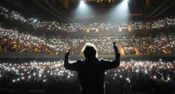 Milei presentó su libro con un show de rock y le pidió a sus seguidores que “no aflojen”