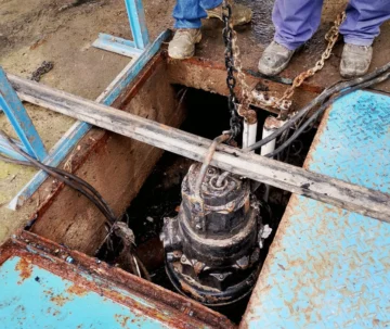 Con el fin de normalizar el sistema cloacal cambian una electrobomba