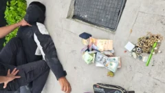 Caen en una persecución tras atar a jubilados y robarles 9 mil dólares y joyas