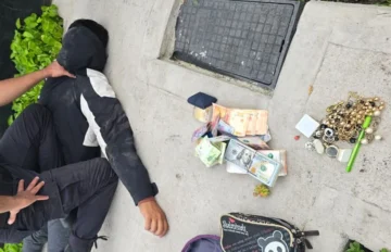 Caen en una persecución tras atar a jubilados y robarles 9 mil dólares y joyas