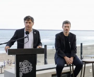 Kicillof arriba a Necochea para inaugurar obras y entregar una ambulancia