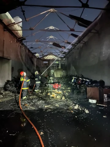 Así quedó la concesionaria de motos tras el incendio