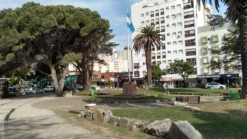 Abren convocatoria a artistas callejeros para trabajar en la plaza de la villa en temporada