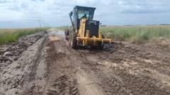 Llovieron más de 900 milímetros en el año y siguen fortaleciendo los caminos rurales