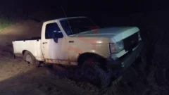 Alcoholizado, se encajó con la camioneta