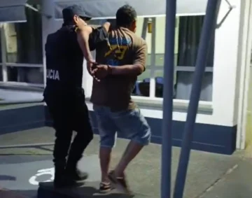 Un hombre amenazó a personal policial y de Tránsito con un cuchillo y terminó detenido