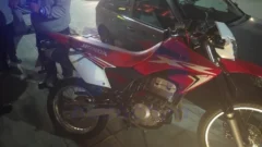 Chocó un auto estacionado, se negó al test de alcoholemia y carecía de toda documentación