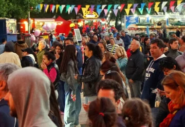 Con un gran marco de público se abrieron los festejos en el Parque Miguel Lillo