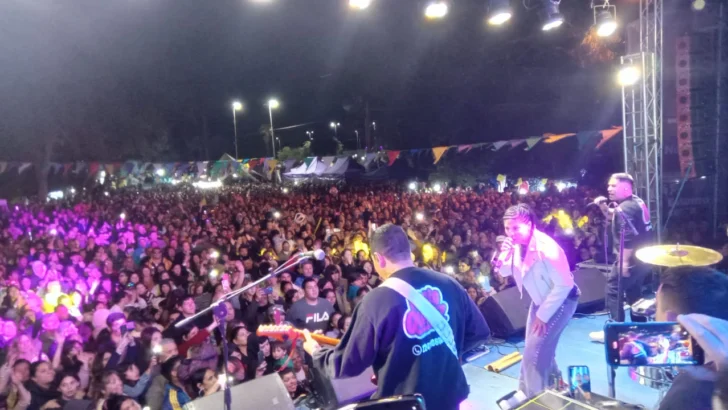 Rocío Quiroz brindó su show en un parque repleto y este domingo se cierran los festejos
