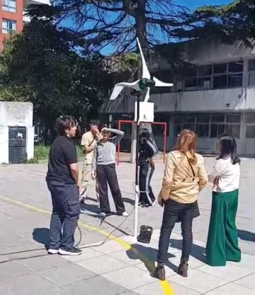 La “Técnica N°1” cuenta con un parque minieólico