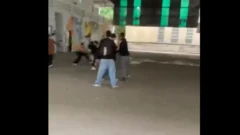 Video: brutal batalla campal en el patio de una escuela