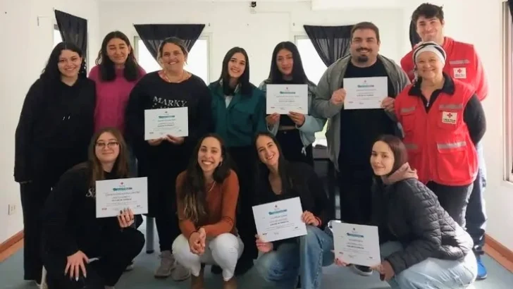 Se diplomó una nueva camada de Auxiliares de Farmacia en la Cruz Roja de Necochea