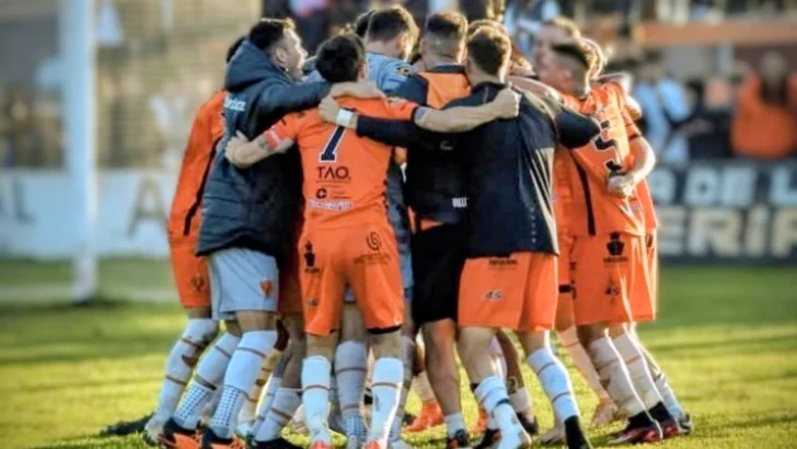 Villa Díaz Vélez clasificó por penales y es semifinalista: ya están los horarios para el domingo