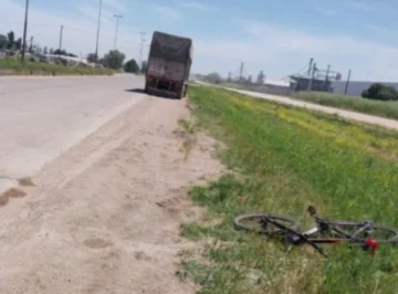 Quequén: mujer herida tras choque de camión y bicicleta