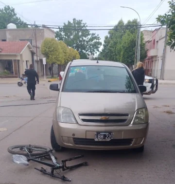Un menor herido: Accidente entre un auto y una bicicleta