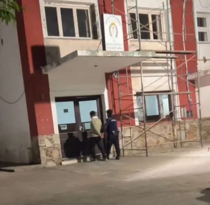 Aprehendido por agredir a su pareja y provocar daños en una vivienda