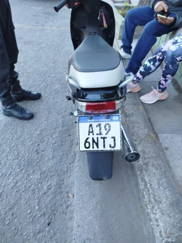 Siniestro vial en Necochea: mujer herida tras choque entre camioneta y moto