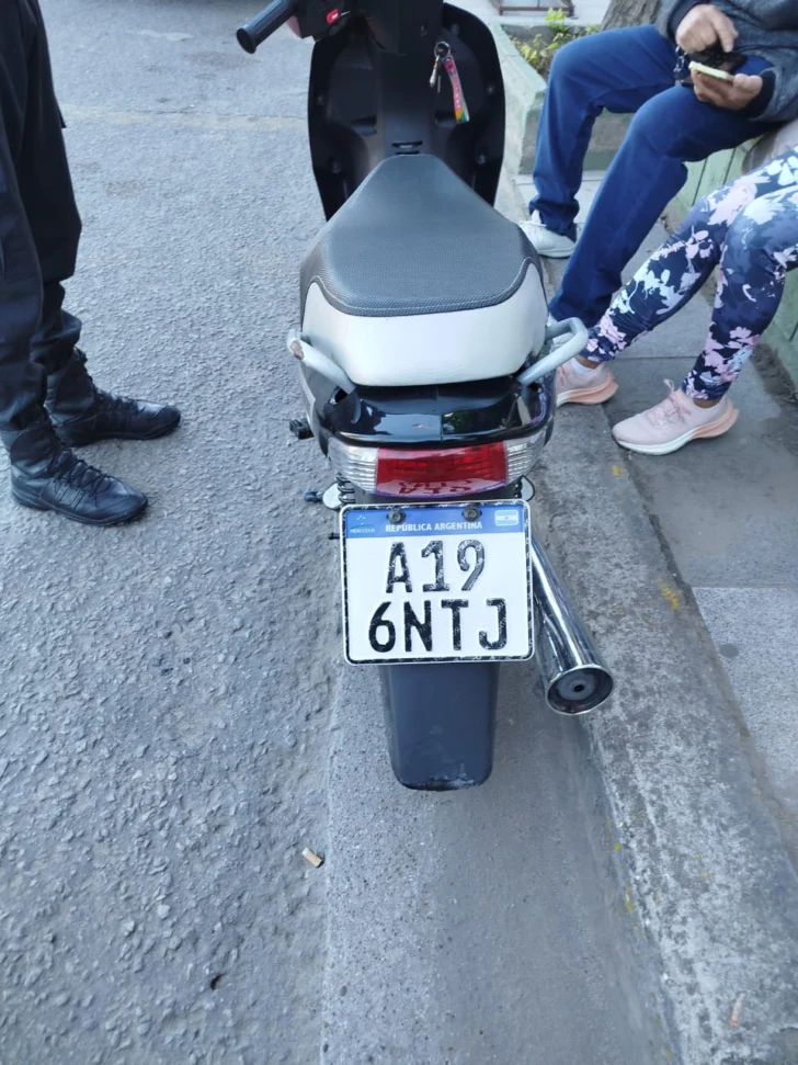 Siniestro vial en Necochea: mujer herida tras choque entre camioneta y moto
