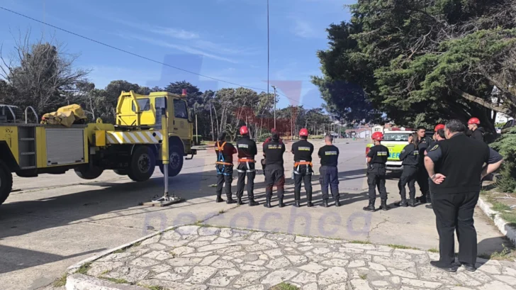 Capacitación sobre uso de hidroelevadores a cargo de la Dirección de Bomberos