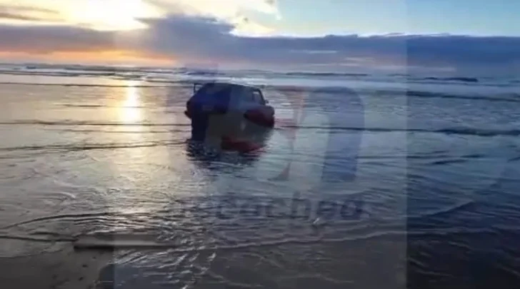 Secuestran un Fiat 147 que su conductor se dio a la fuga tras ser rescatado del mar en Necochea