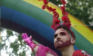Marcha del orgullo LGBTIQ+ 2025: colores, música y rechazo a las políticas del gobierno