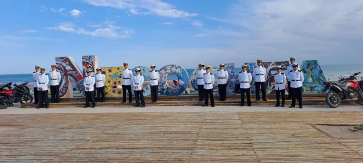 Un grupo de cadetes navales de la Escuela Río Santiago visitó Puerto Quequén y el municipio