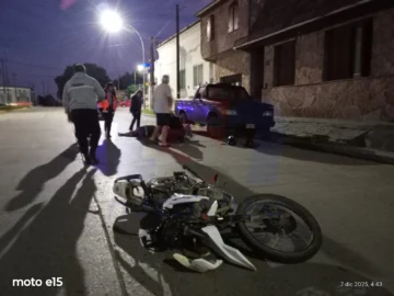 Chocaron contra una camioneta estacionada en 519 y 572 y fueron trasladados al hospital