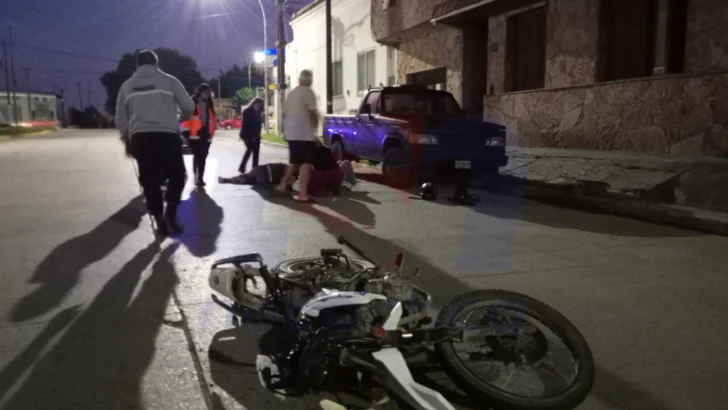 Chocaron contra una camioneta estacionada en 519 y 572 y fueron trasladados al hospital