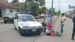 Accidente de tránsito en Av. 75 y 52 con un motociclista trasladado al hospital