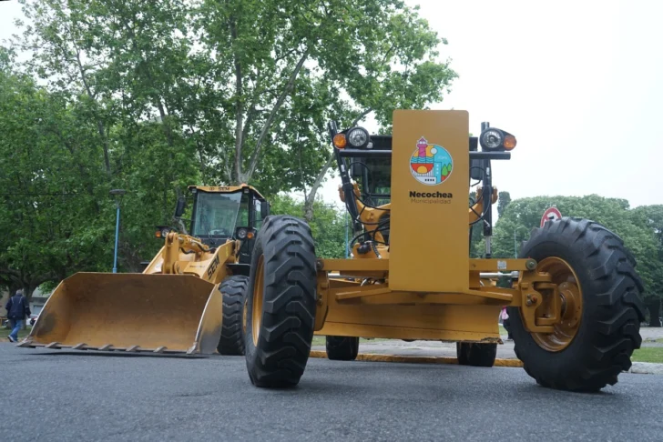 Se presentó frente al municipio la nueva maquinaria para los caminos rurales