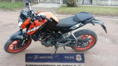 Allanamiento en calle 67: secuestran motocicleta irregular y hay un detenido