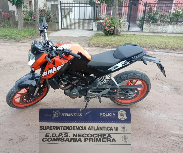 Allanamiento en calle 67: secuestran motocicleta irregular y hay un detenido