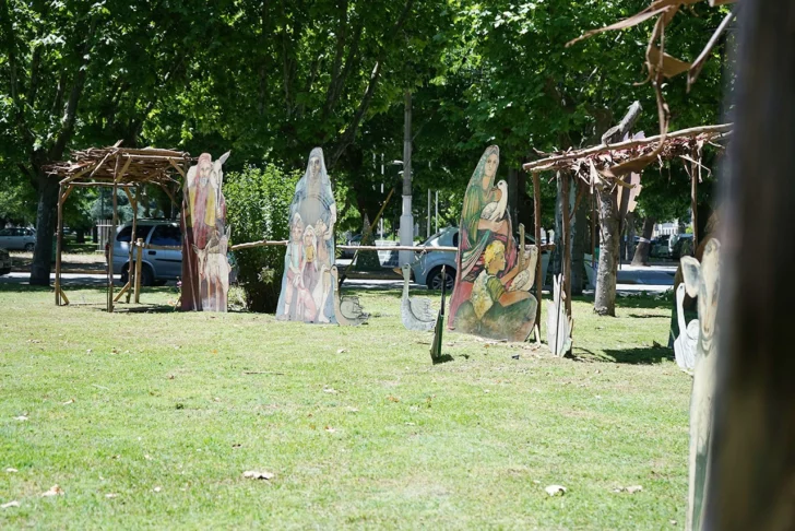 Crece la estructura del Árbol de Navidad y Pesebre para el concierto del lunes 8