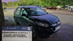 Secuestran una camioneta robada y aprehenden a una joven