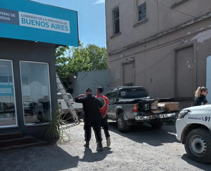 Tres aprehendidos en distintos operativos por portar armas blancas y un arma de fuego casera